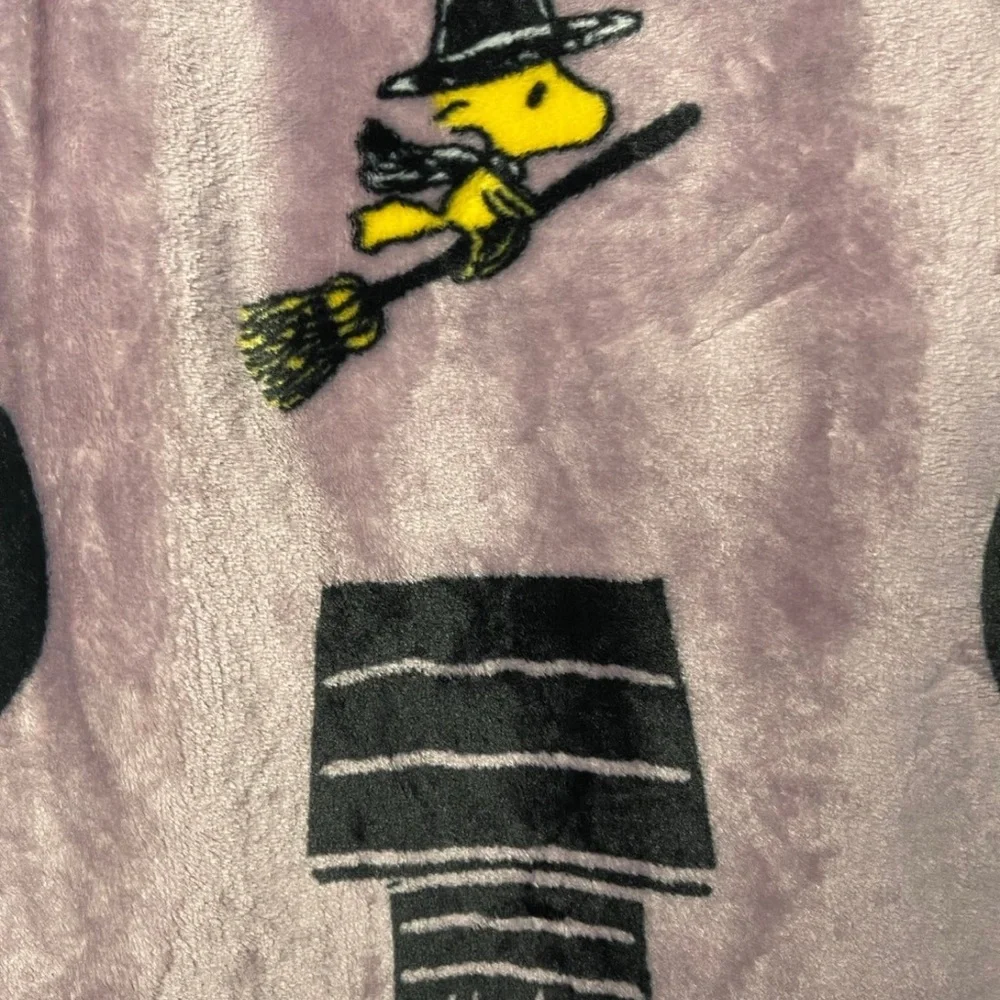 *NEW* Berkshire Peanuts Decorative Throw Blanket - Purple and Black